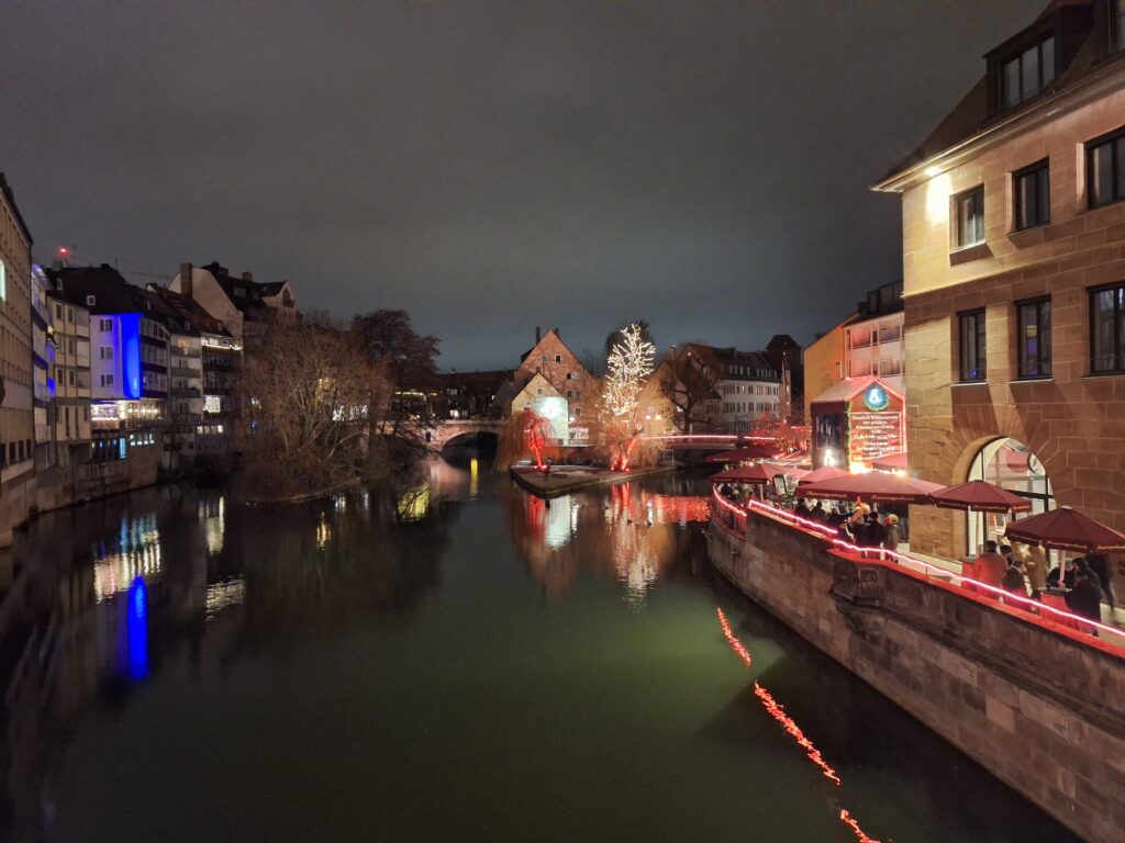 An image of the Pegnitz River in Nuremberg at night